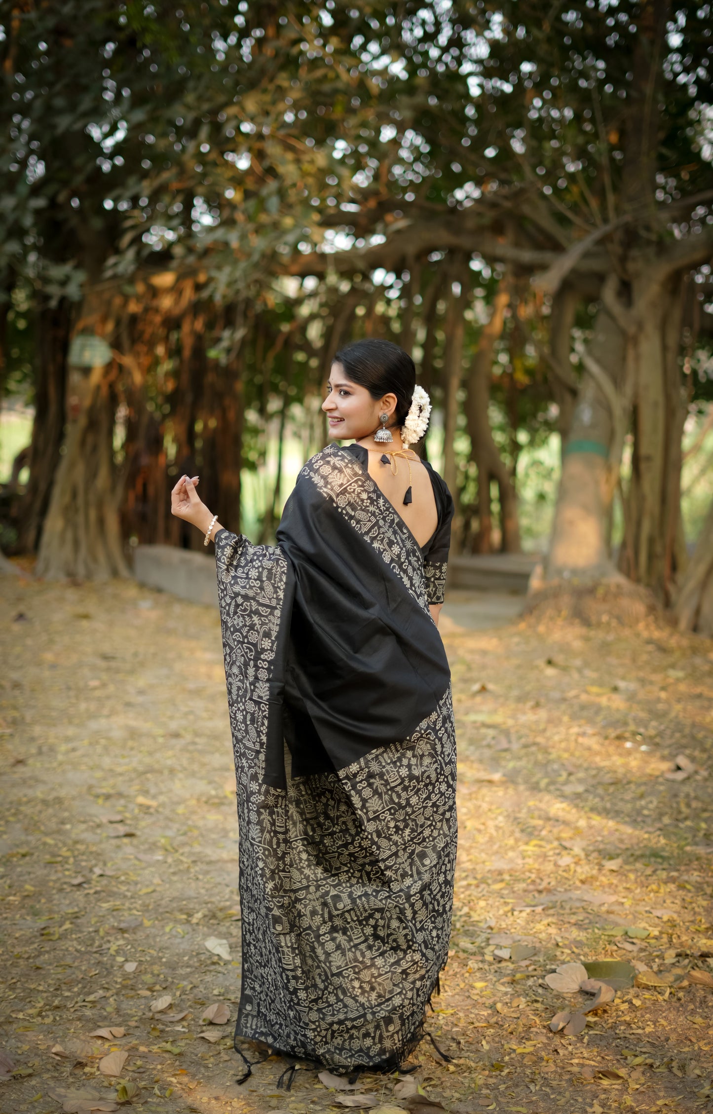 Handloom raw silk saree - BLACK