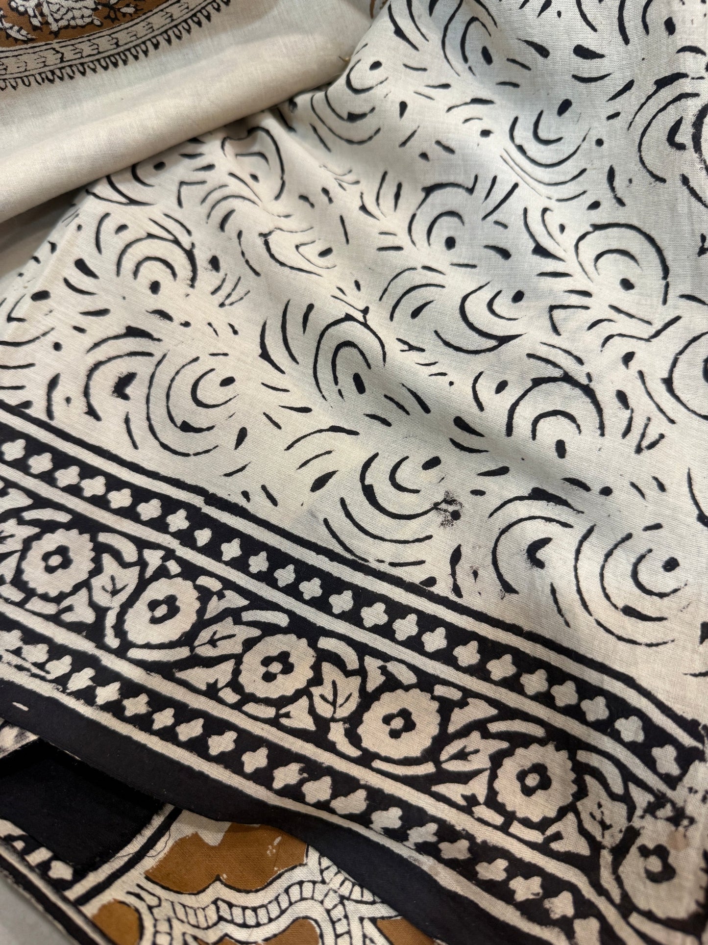 Pure Mul Cotton Hand Block Printed Saree with Matching Unstitched Blouse