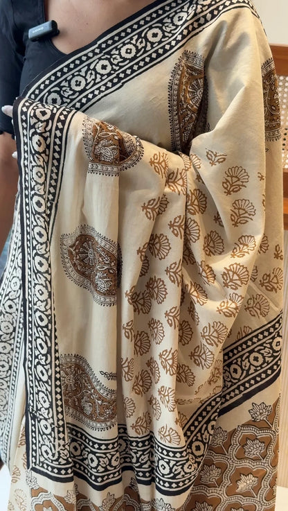 Pure Mul Cotton Hand Block Printed Saree with Matching Unstitched Blouse