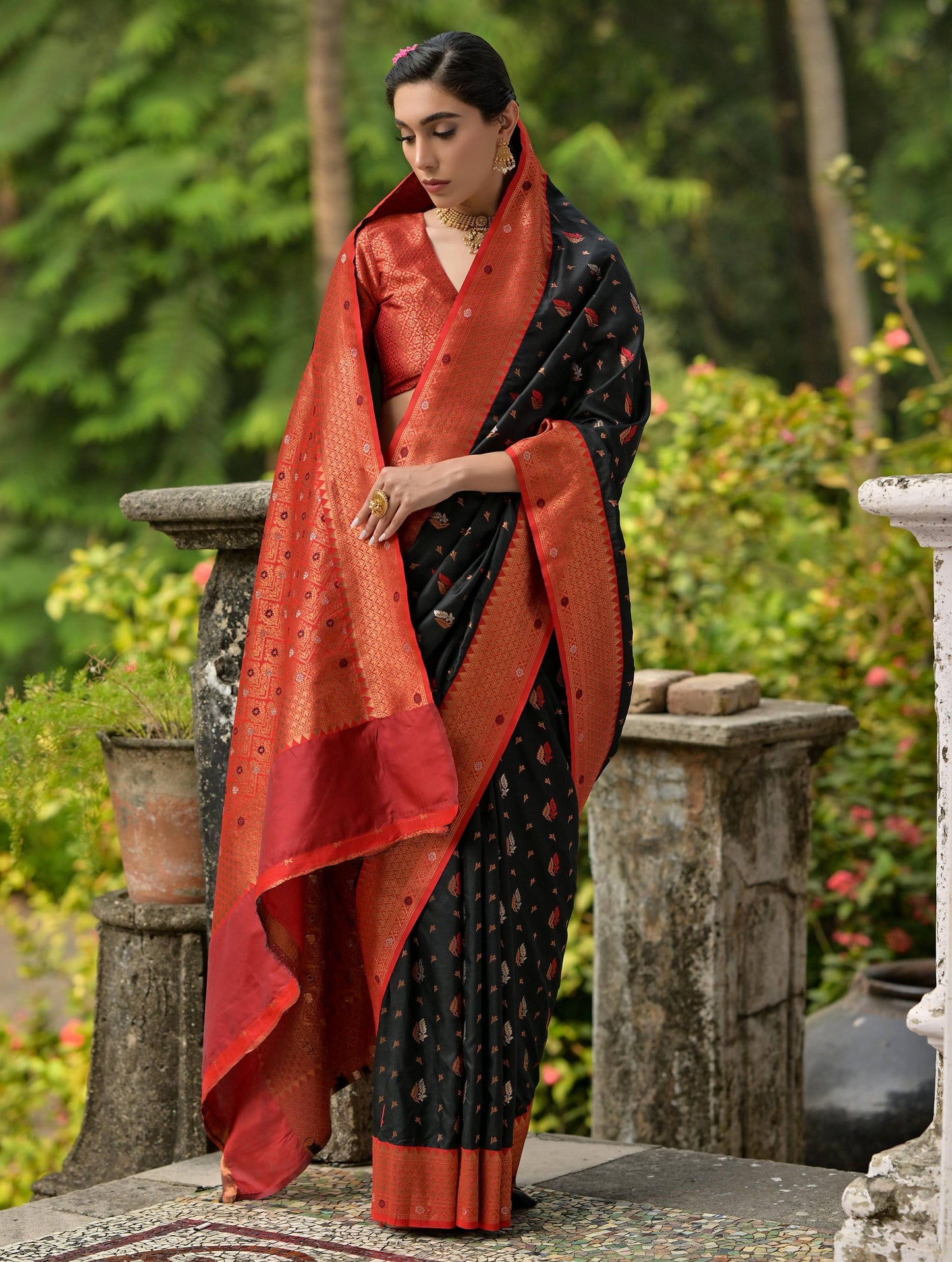 BLACK BANARASI SILK  SAREE WITH CONTRAST COLOUR
