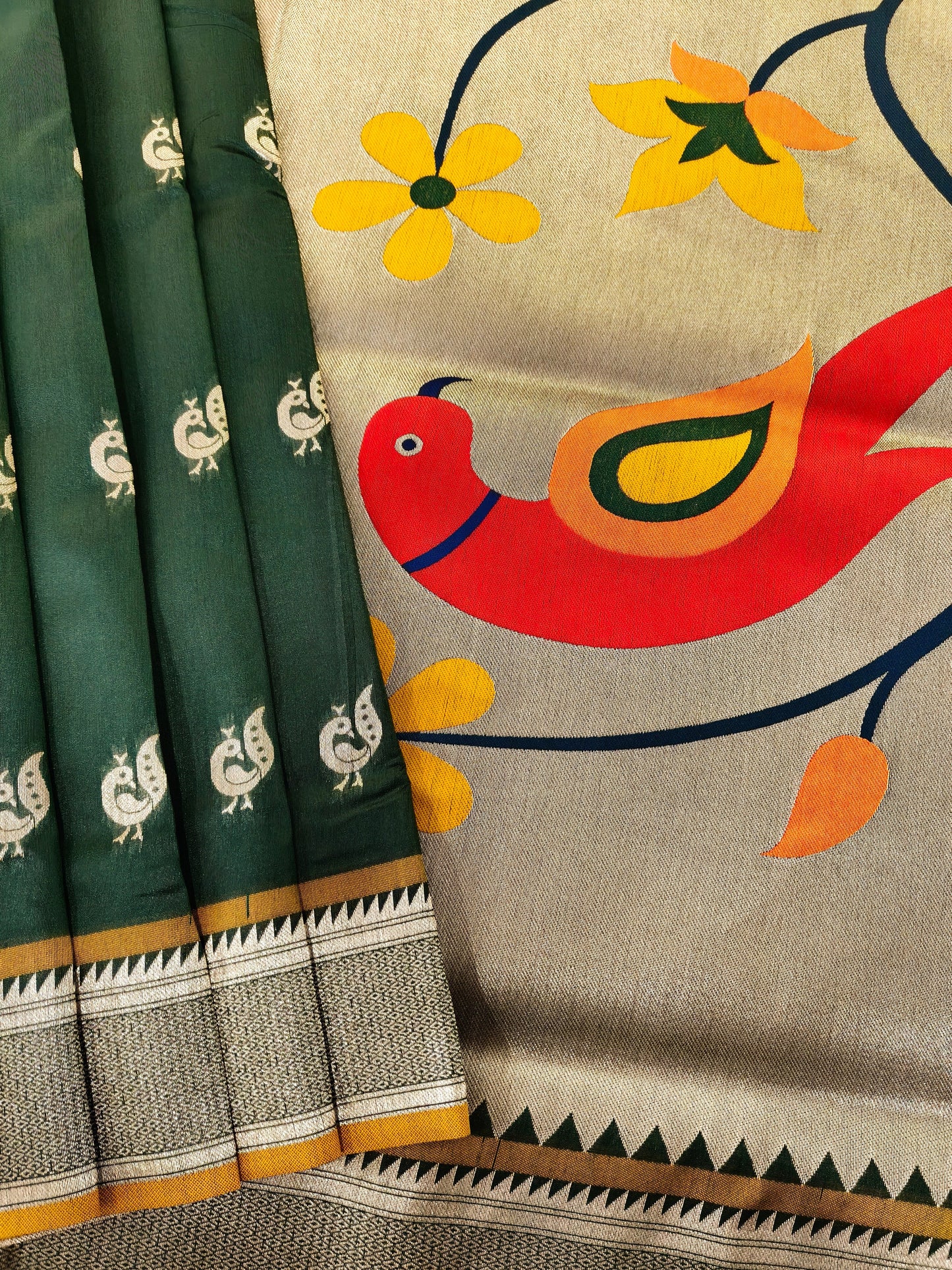 Heritage Hand-Weaving Silk Saree with Parrot Design- BT GREEN
