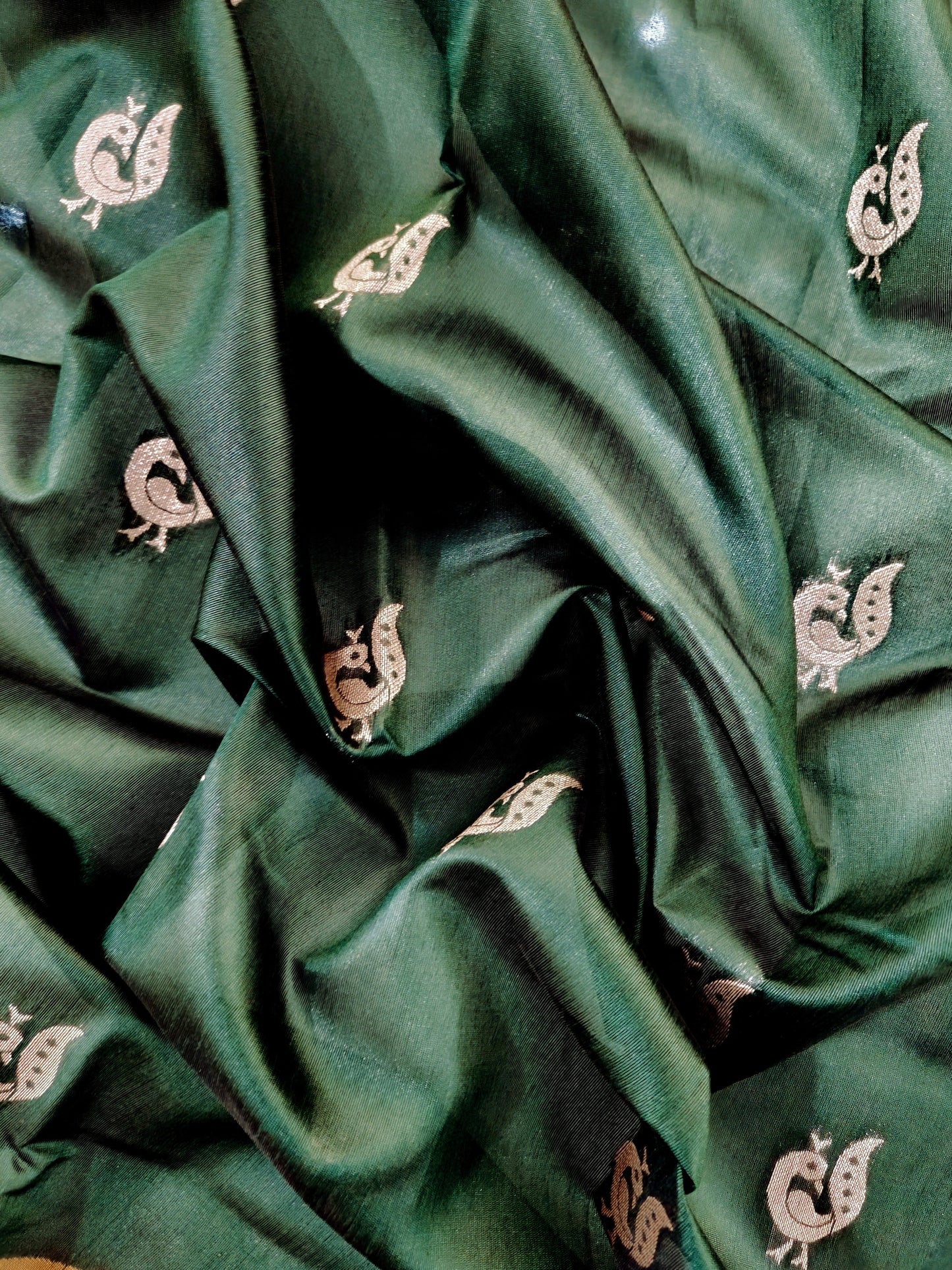 Heritage Hand-Weaving Silk Saree with Parrot Design- BT GREEN