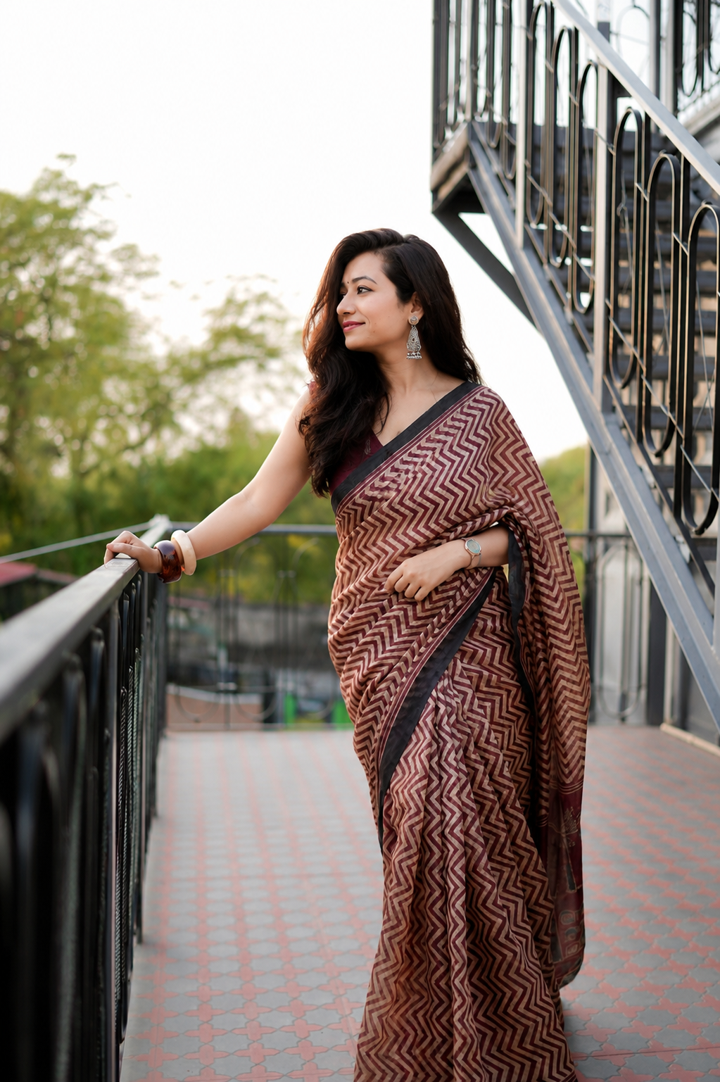 Tusaar Silk Zigzag Print Saree with Unstitched Blouse