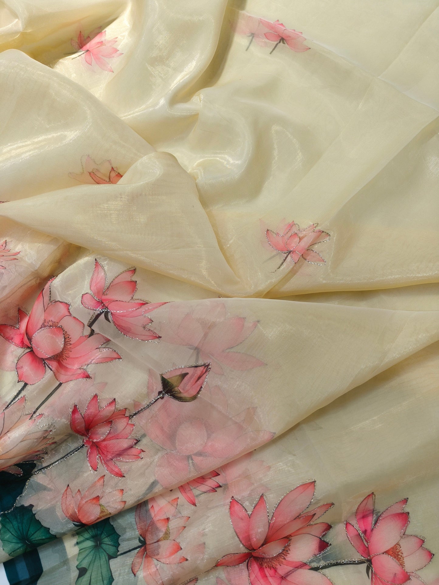 Elegant Organza Silk Saree with Floral Pallu and Stylish Tassels-GREEN
