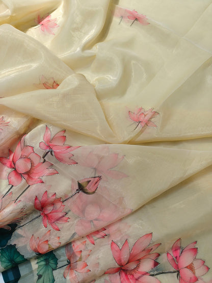 Elegant Organza Silk Saree with Floral Pallu and Stylish Tassels-GREEN