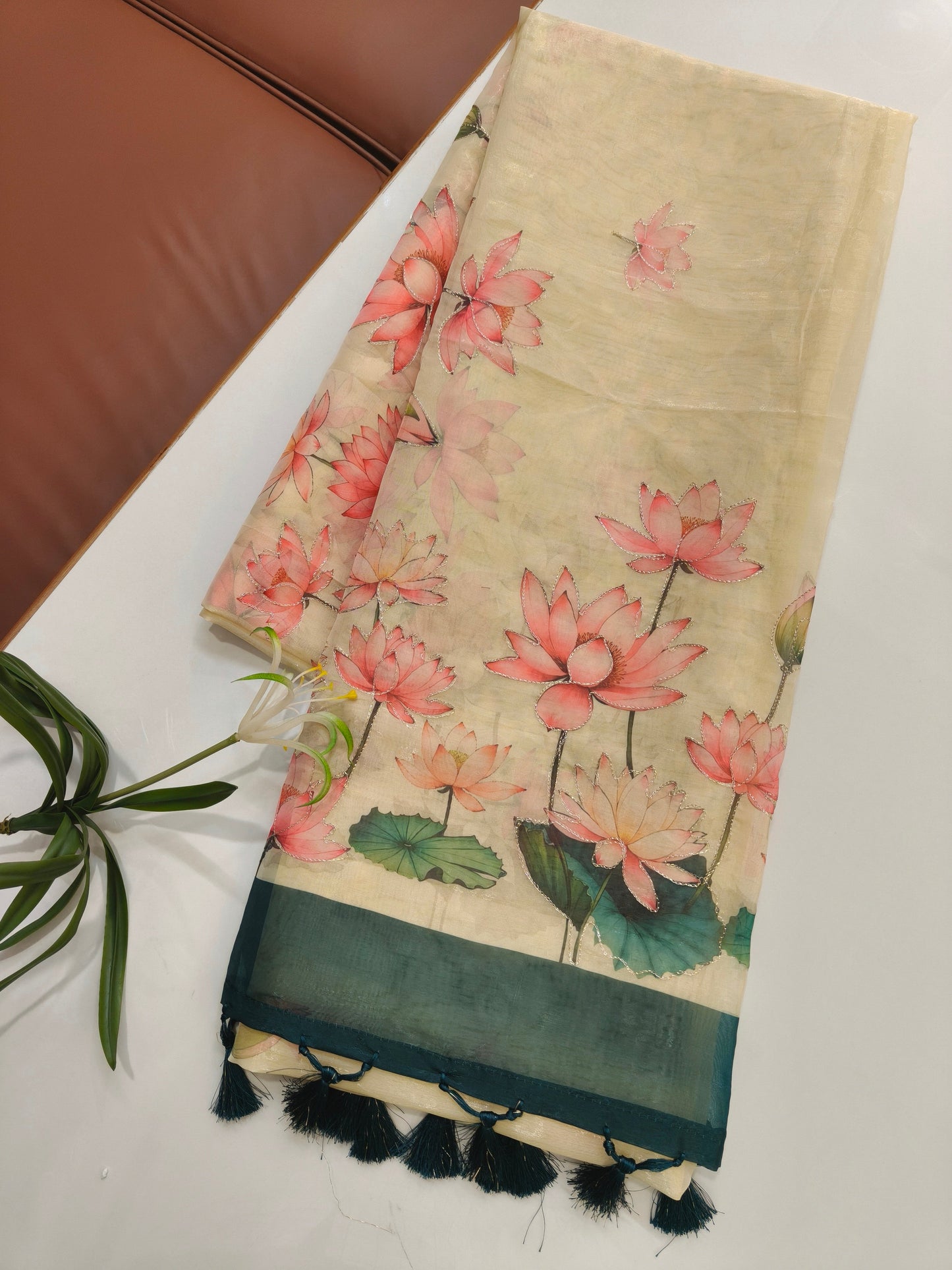 Elegant Organza Silk Saree with Floral Pallu and Stylish Tassels-GREEN