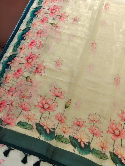 Elegant Organza Silk Saree with Floral Pallu and Stylish Tassels-GREEN