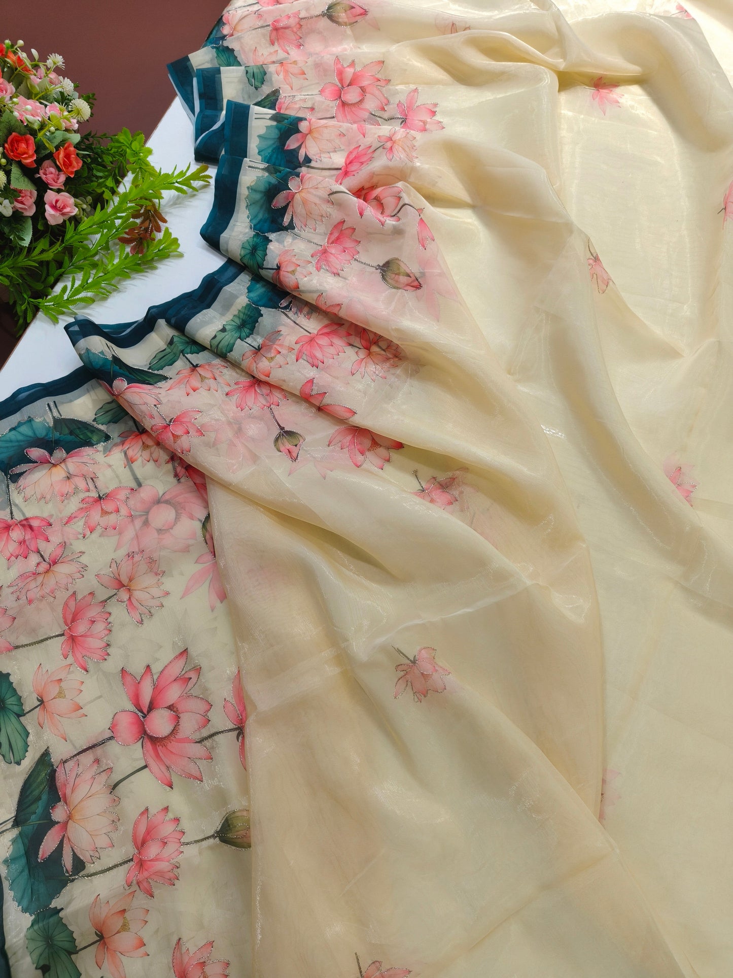 Elegant Organza Silk Saree with Floral Pallu and Stylish Tassels-GREEN