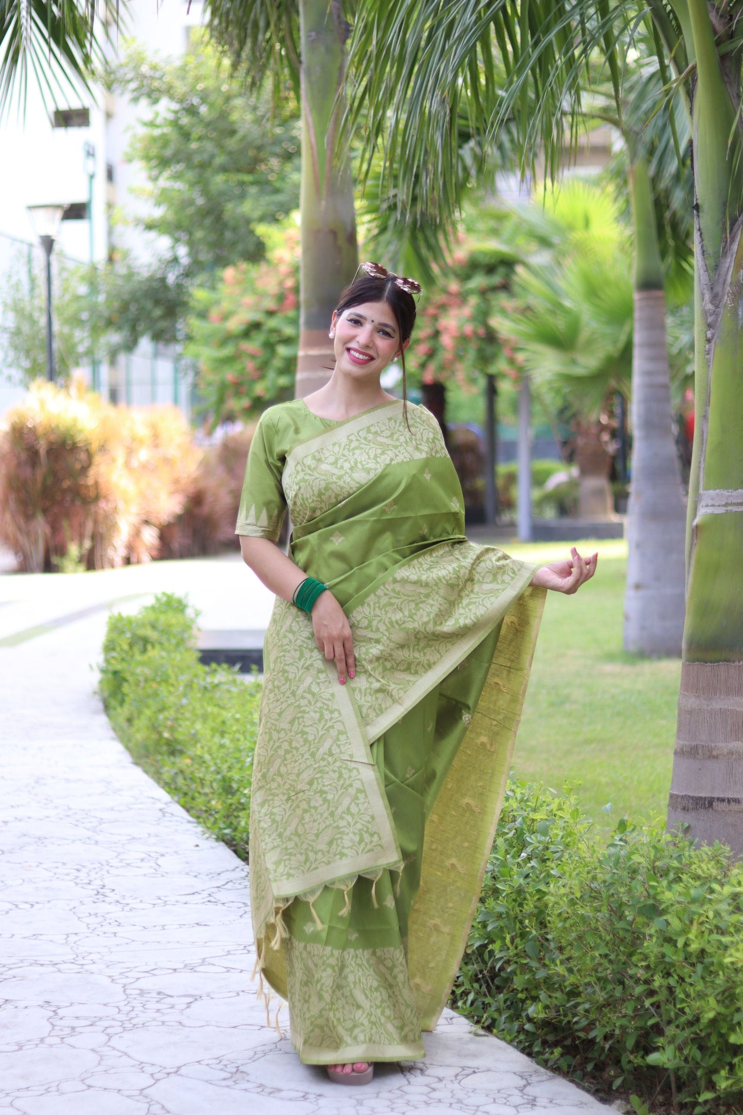 Handloom raw silk saree - GREEN