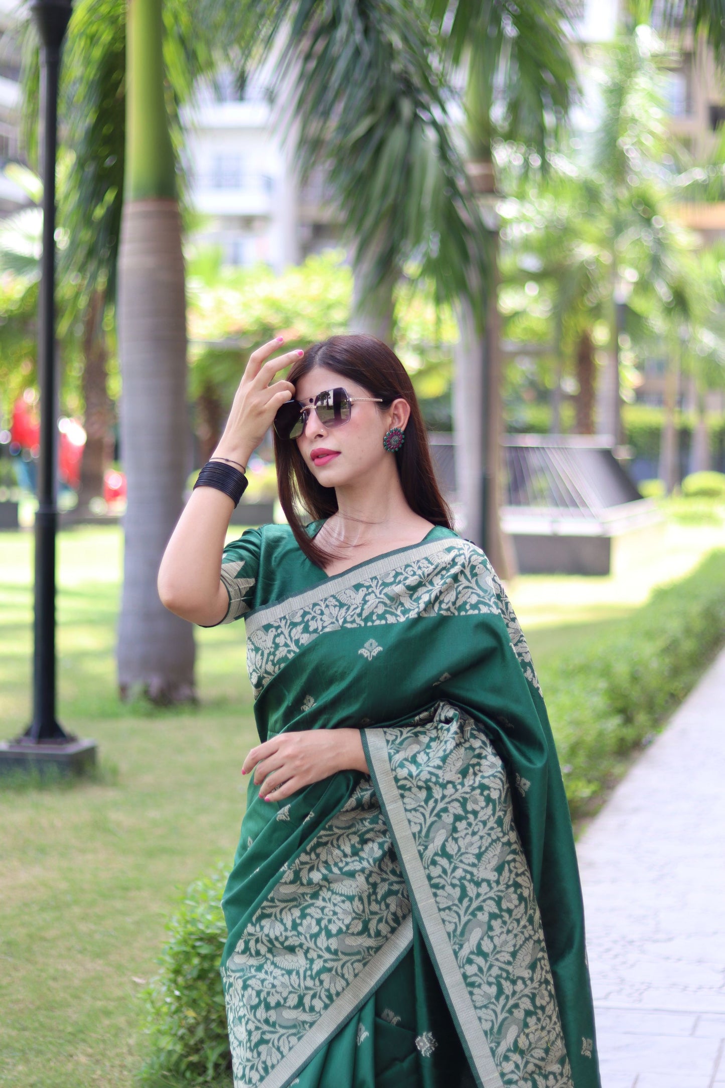 Handloom raw silk saree - DARK GREEN