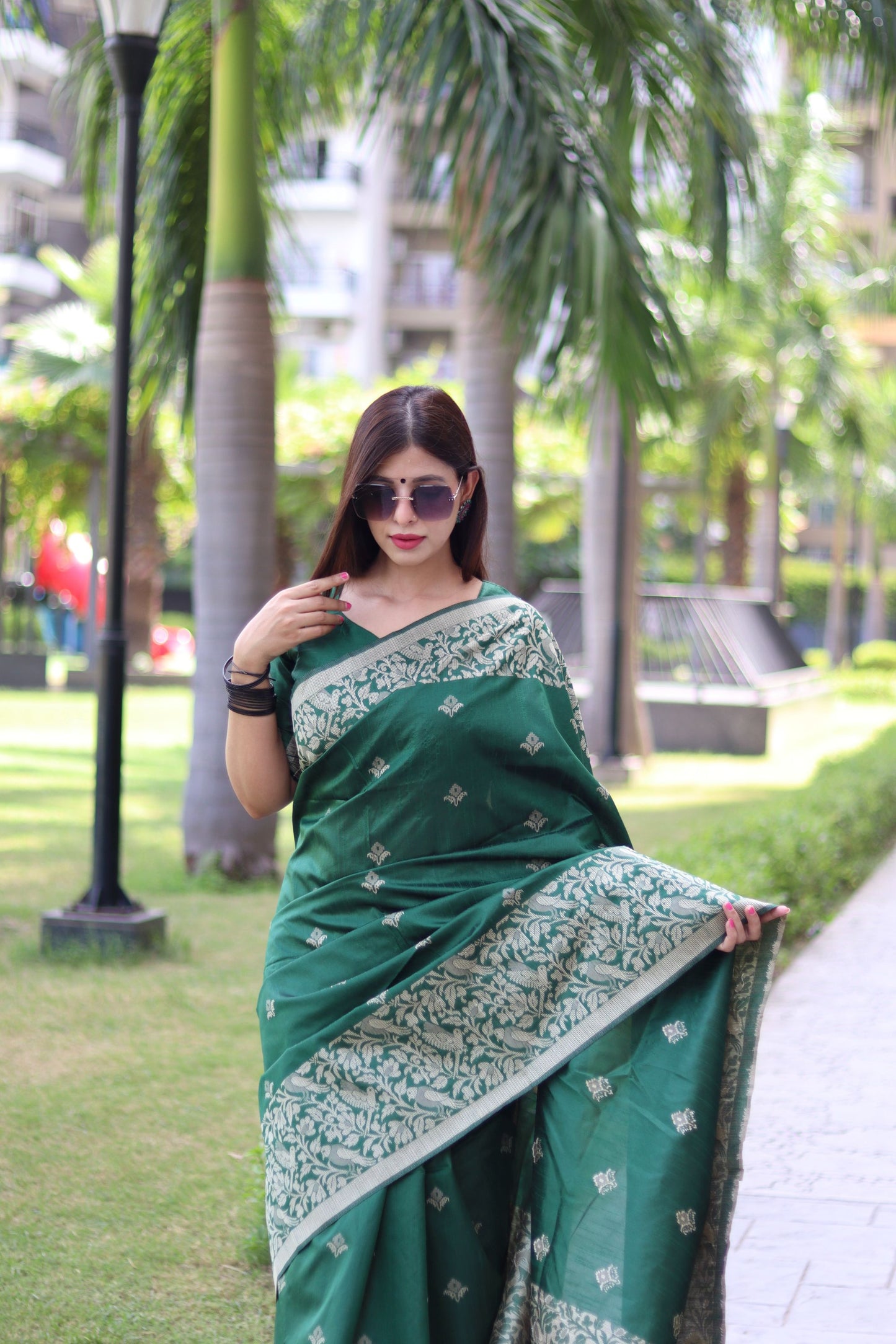 Handloom raw silk saree - DARK GREEN
