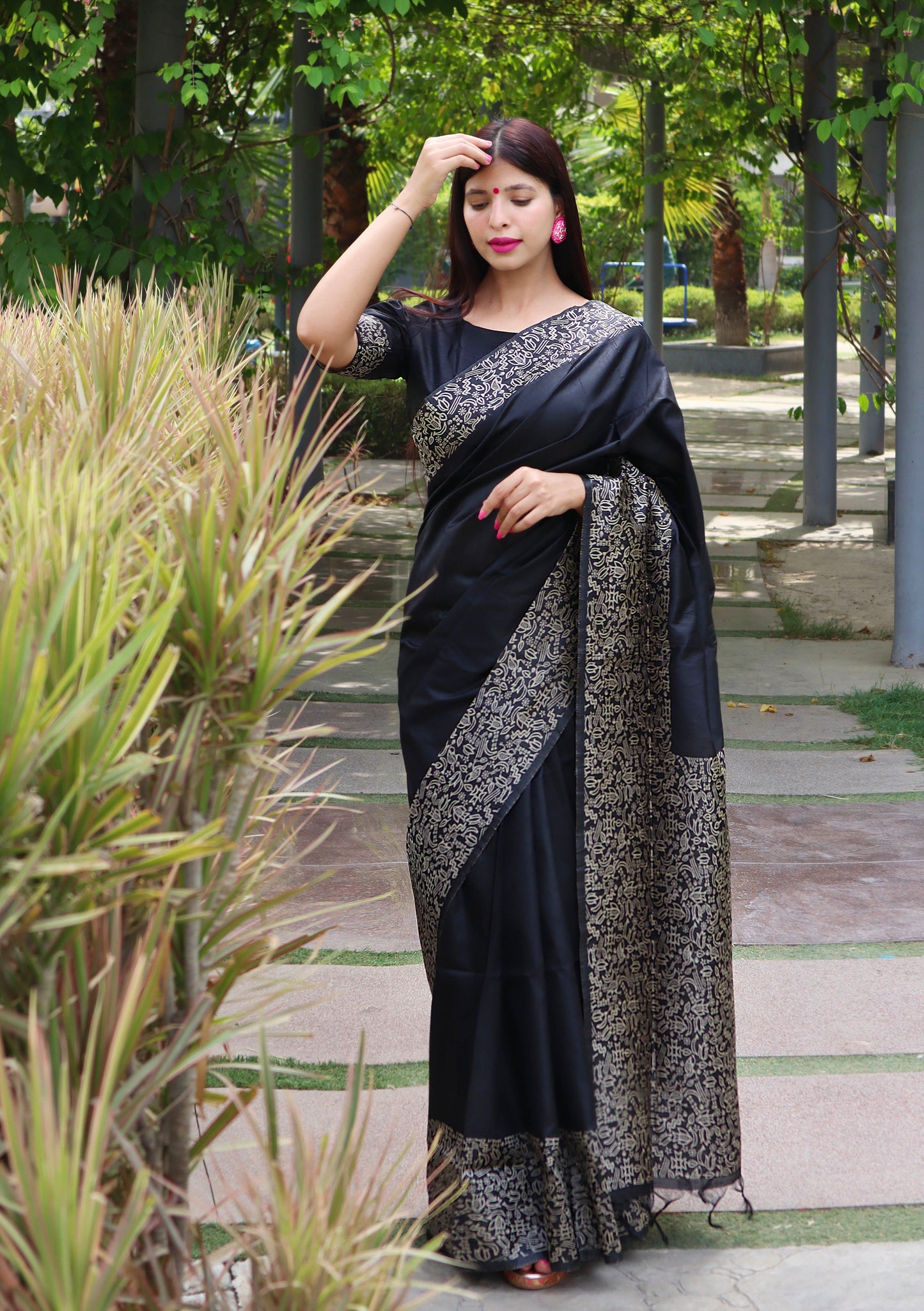 Handloom raw silk saree - BLACK