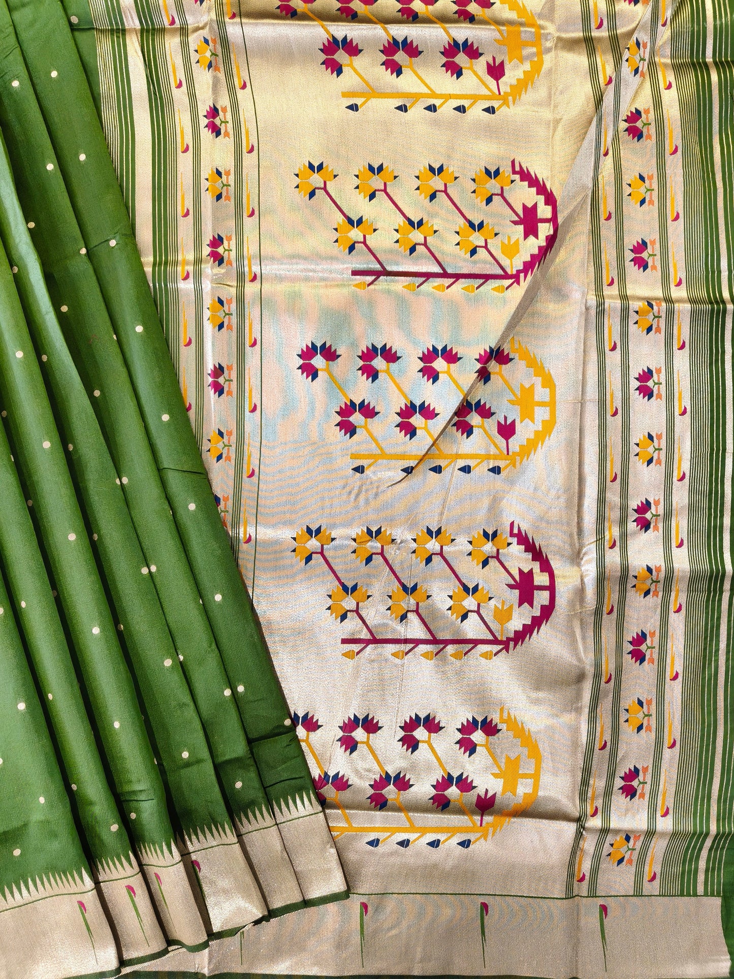 Banarasi Paithani Saree Design with Traditional Kalpavalli Pattern-MAHENDI