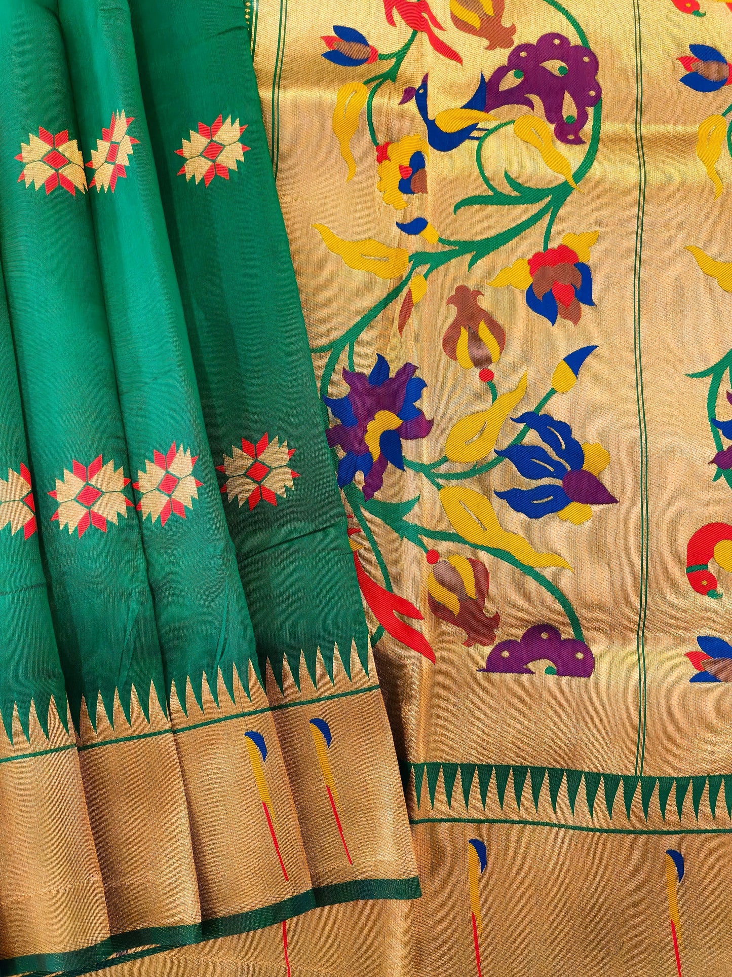 Banarasi Paithani With Bird & Floral Pallu - PERROT