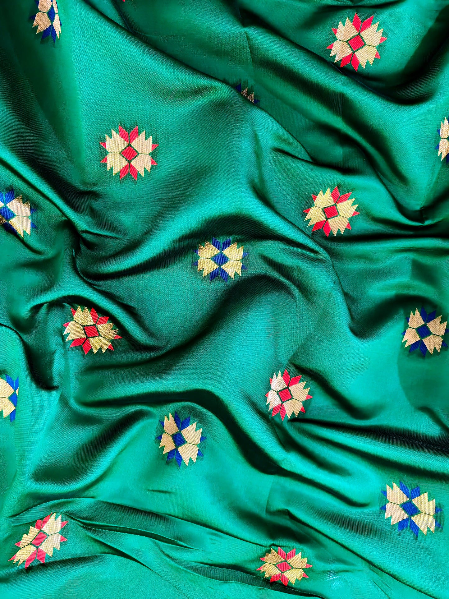Banarasi Paithani With Bird & Floral Pallu - PERROT