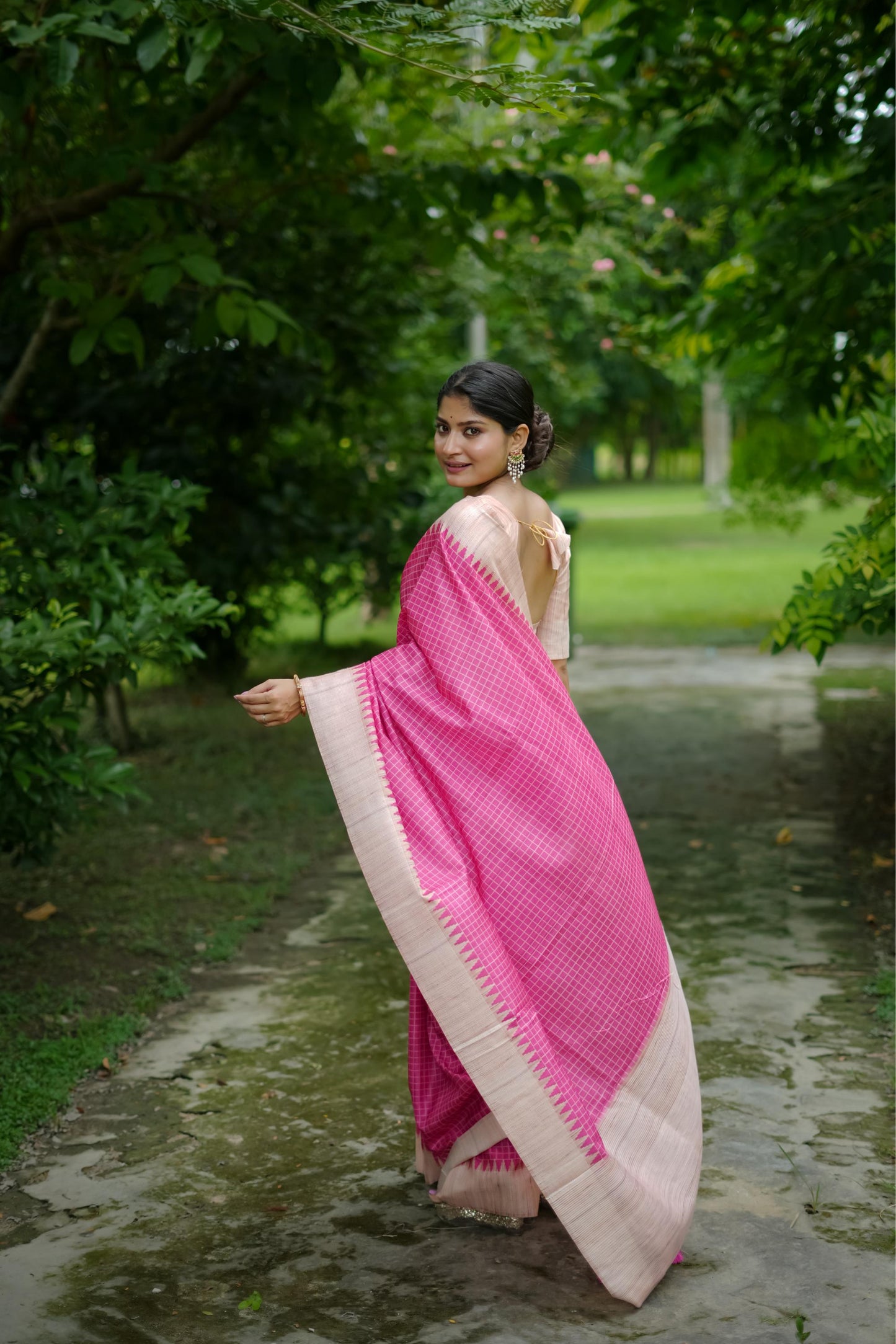Aarita Authentic Ikkat Handloom Saree- PINK