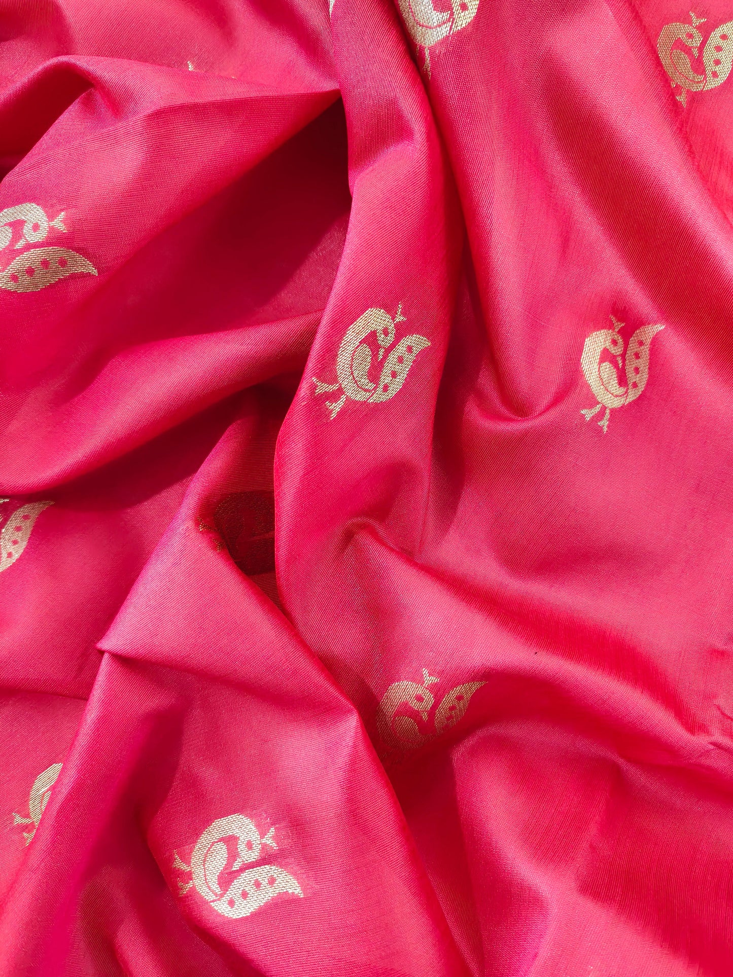 Heritage Hand-Weaving Silk Saree with Parrot Design- PINK