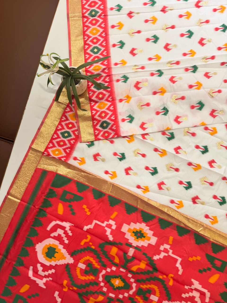SOFT POCHAMPALLY IKKAT SILK SAREE - WHITE