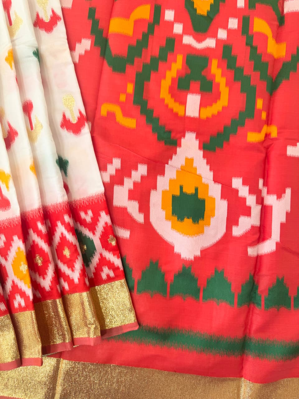 SOFT POCHAMPALLY IKKAT SILK SAREE - WHITE