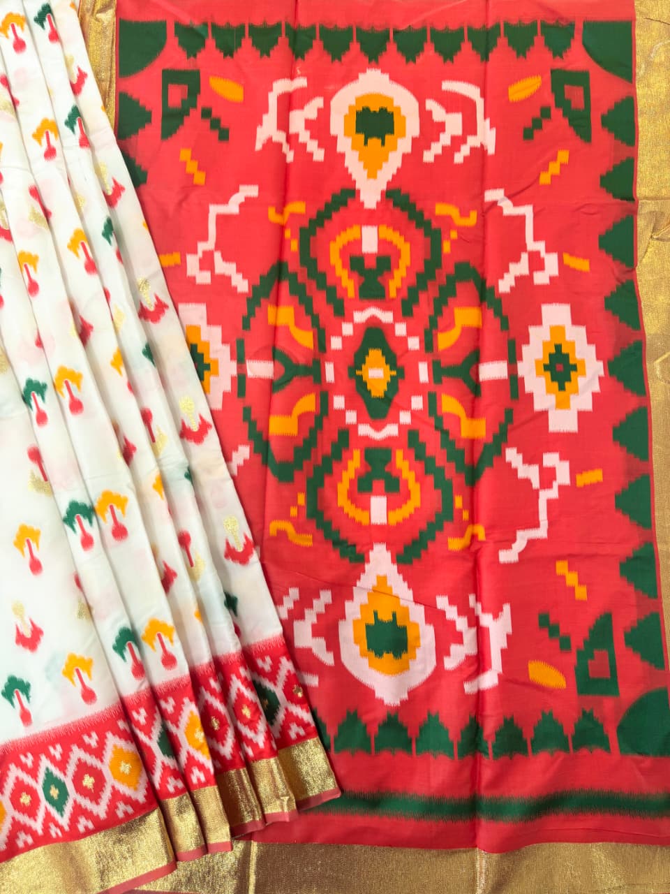 SOFT POCHAMPALLY IKKAT SILK SAREE - WHITE
