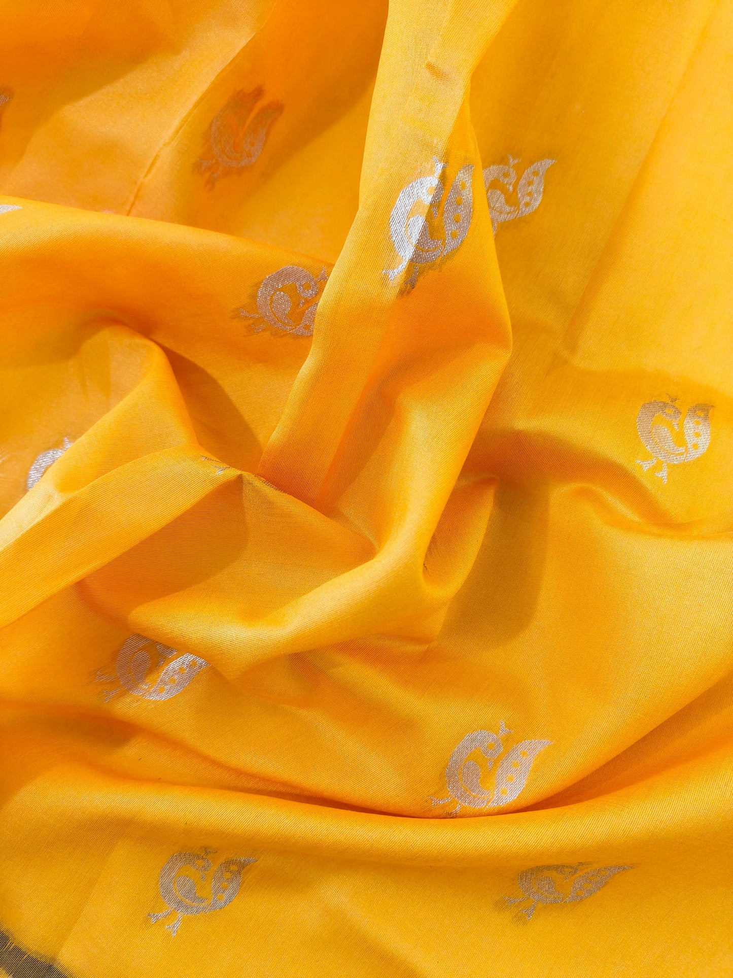 Heritage Hand-Weaving Silk Saree with Parrot Design-YELLOW