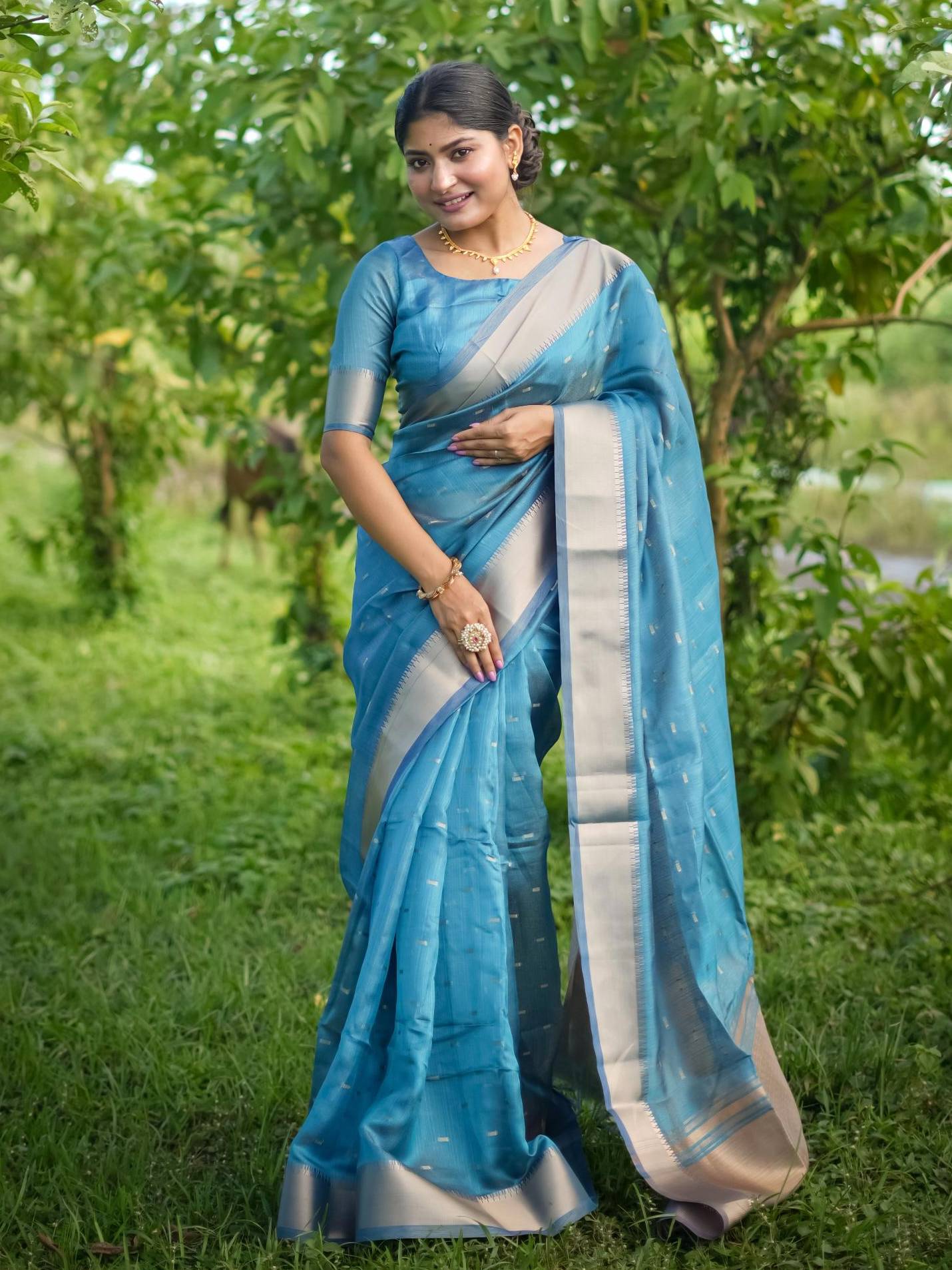 Soft Kalyani Silk Saree With All Over Small Zari Weaving Butties - BLUE